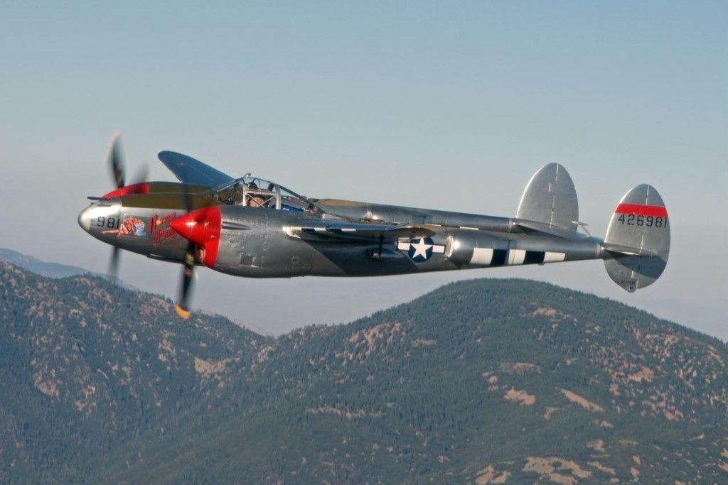 P-38’s-in-Chino-at-Planes-of-Fame | Z-Car